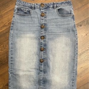 D.Jeans denim skirt with button’s halfway down. Great condition and super cute!!